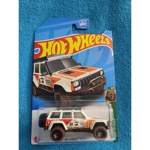 Hot Wheels 2023 J Case Treasure Hunt '95 Jeep Cherokee Mud Studs